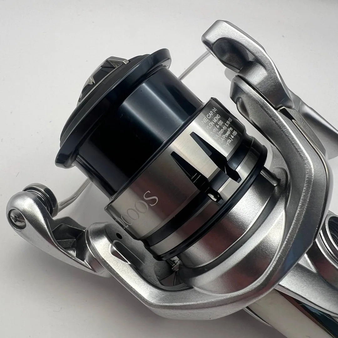 Kołowrotek Shimano Stradic C2000S, srebrny z czarnymi elementami — zdjęcie 2