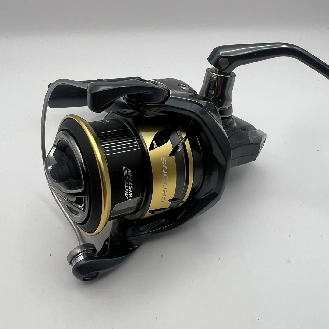 Kołowrotek spinningowy Shimano Ultegra C2000S czarno-złoty — zdjęcie 2