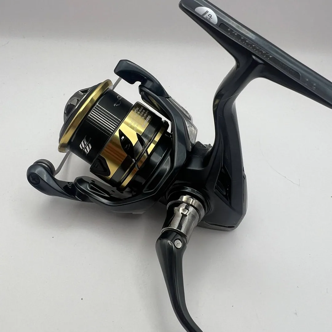 Kołowrotek spinningowy Shimano Ultegra C2000S czarno-złoty — zdjęcie 4
