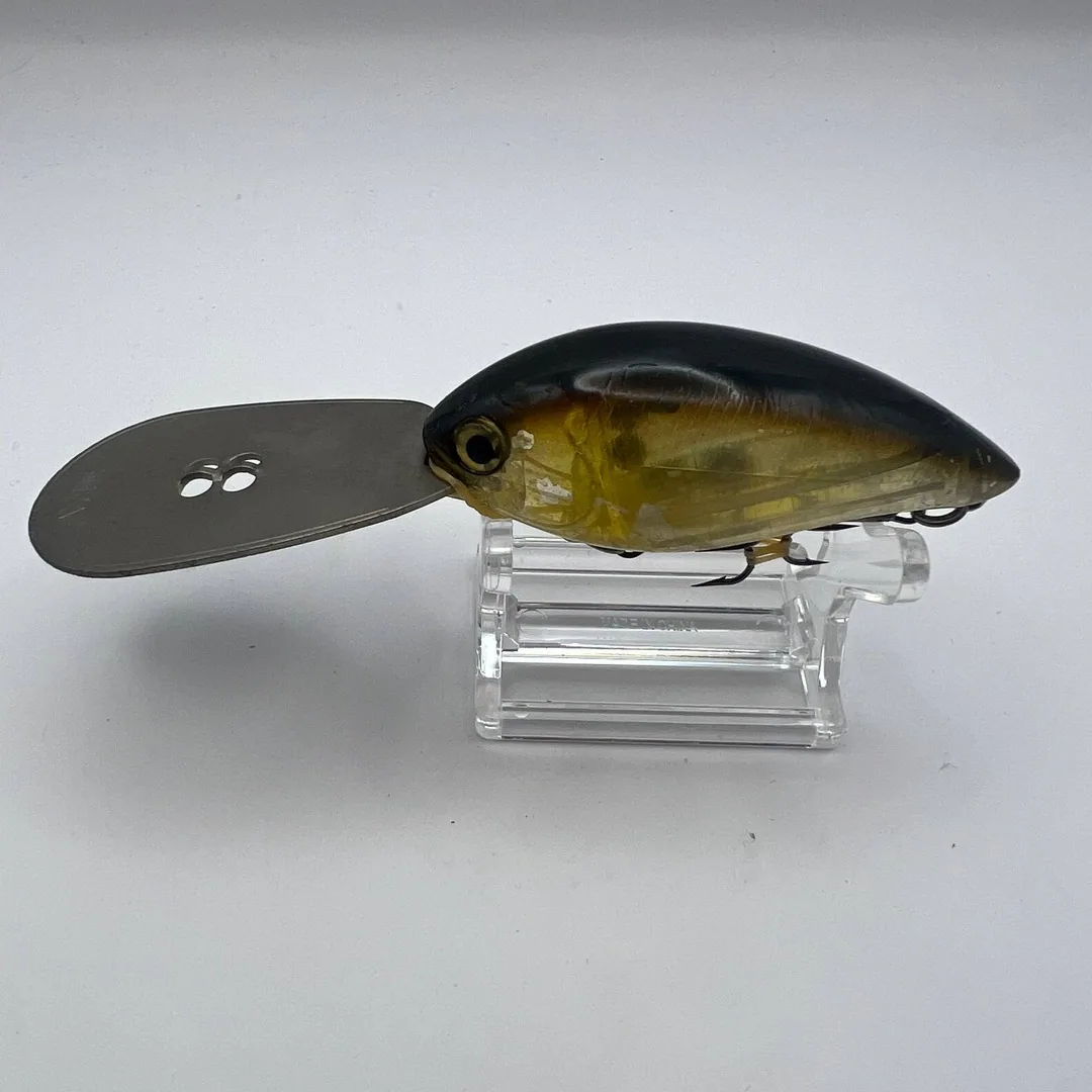 Wobler crankbait, ciemny grzbiet z żółtym brzuchem, Daiwa — zdjęcie 1