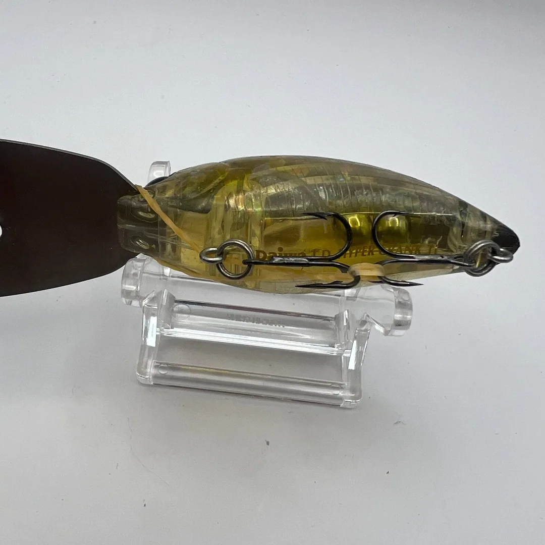 Wobler crankbait, ciemny grzbiet z żółtym brzuchem, Daiwa — zdjęcie 3