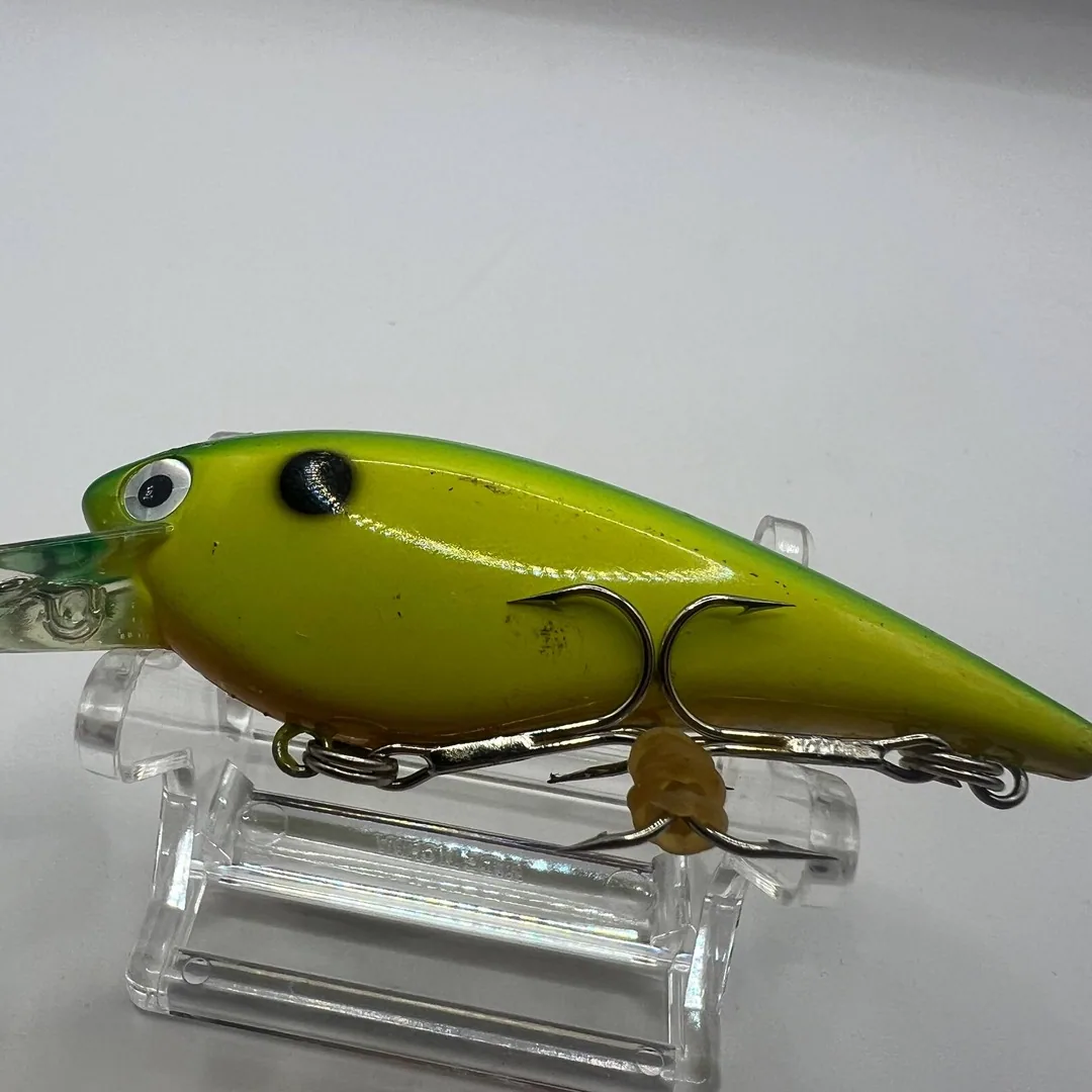 Wobler Daiwa, zielony i żółty — zdjęcie 3