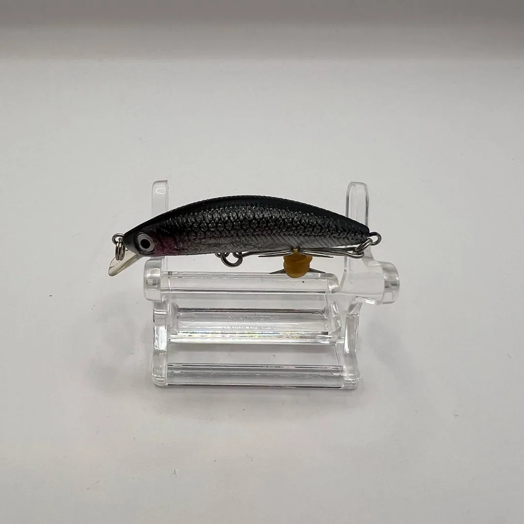 Wobler Daiwa Dr Minnow, kolor ciemny — zdjęcie 1