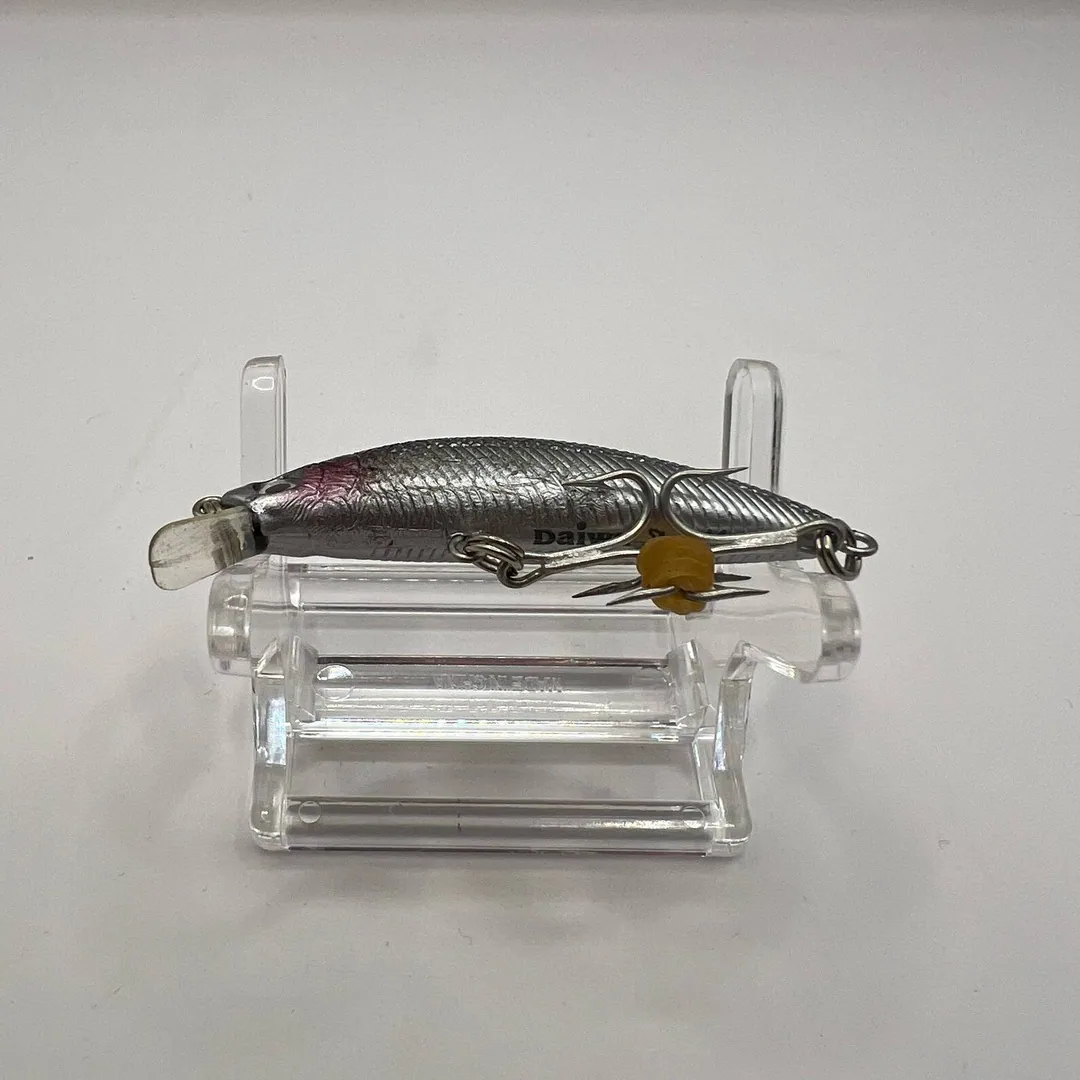 Wobler Daiwa Dr Minnow, kolor ciemny — zdjęcie 3