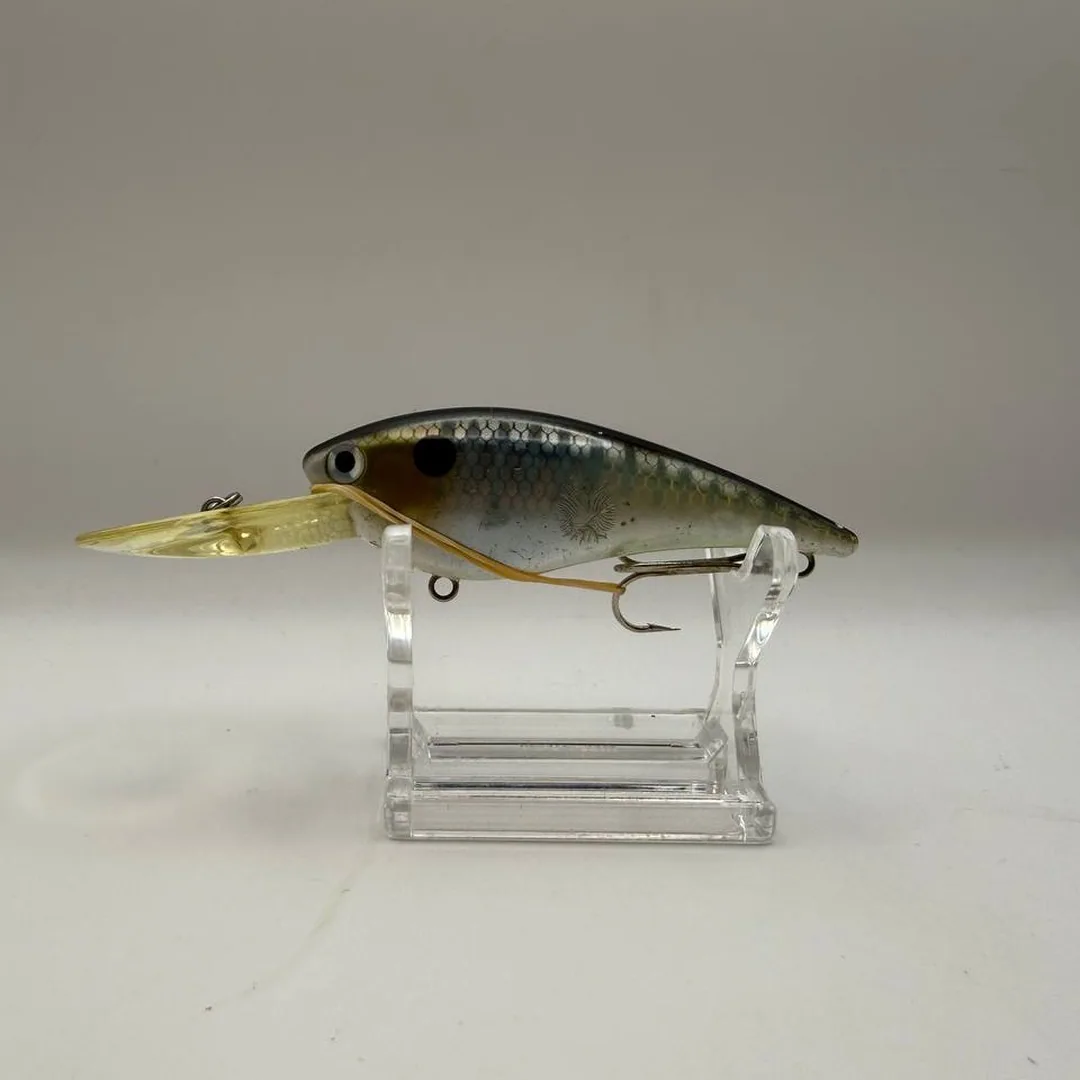 Wobler Daiwa Bass Hunter B.H. Shad DR, szary z żółtym sterem — zdjęcie 1