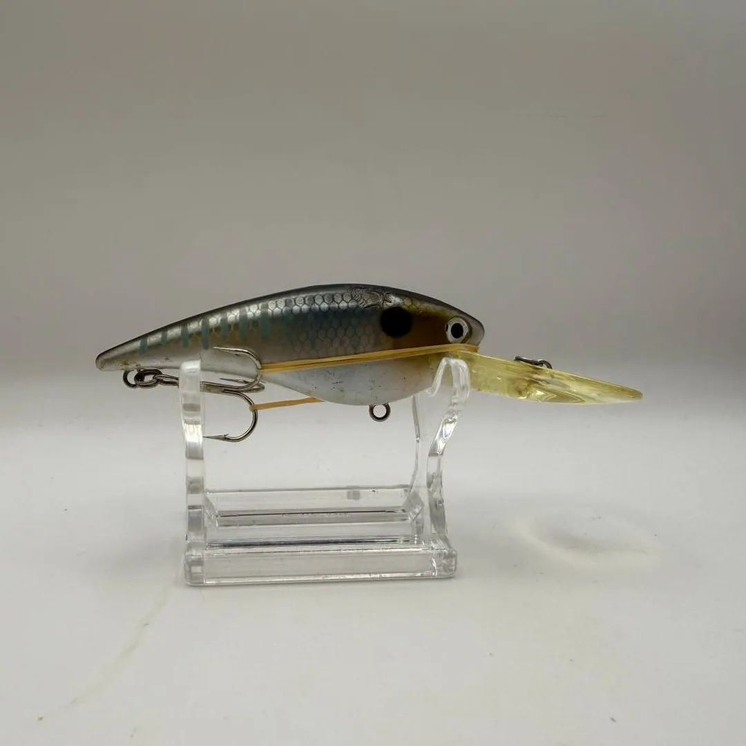 Wobler Daiwa Bass Hunter B.H. Shad DR, szary z żółtym sterem — zdjęcie 2