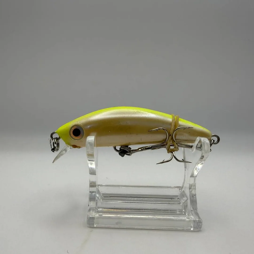 Wobler minnow, żółty grzbiet, perłowe boki, 65mm, 8g — zdjęcie 1