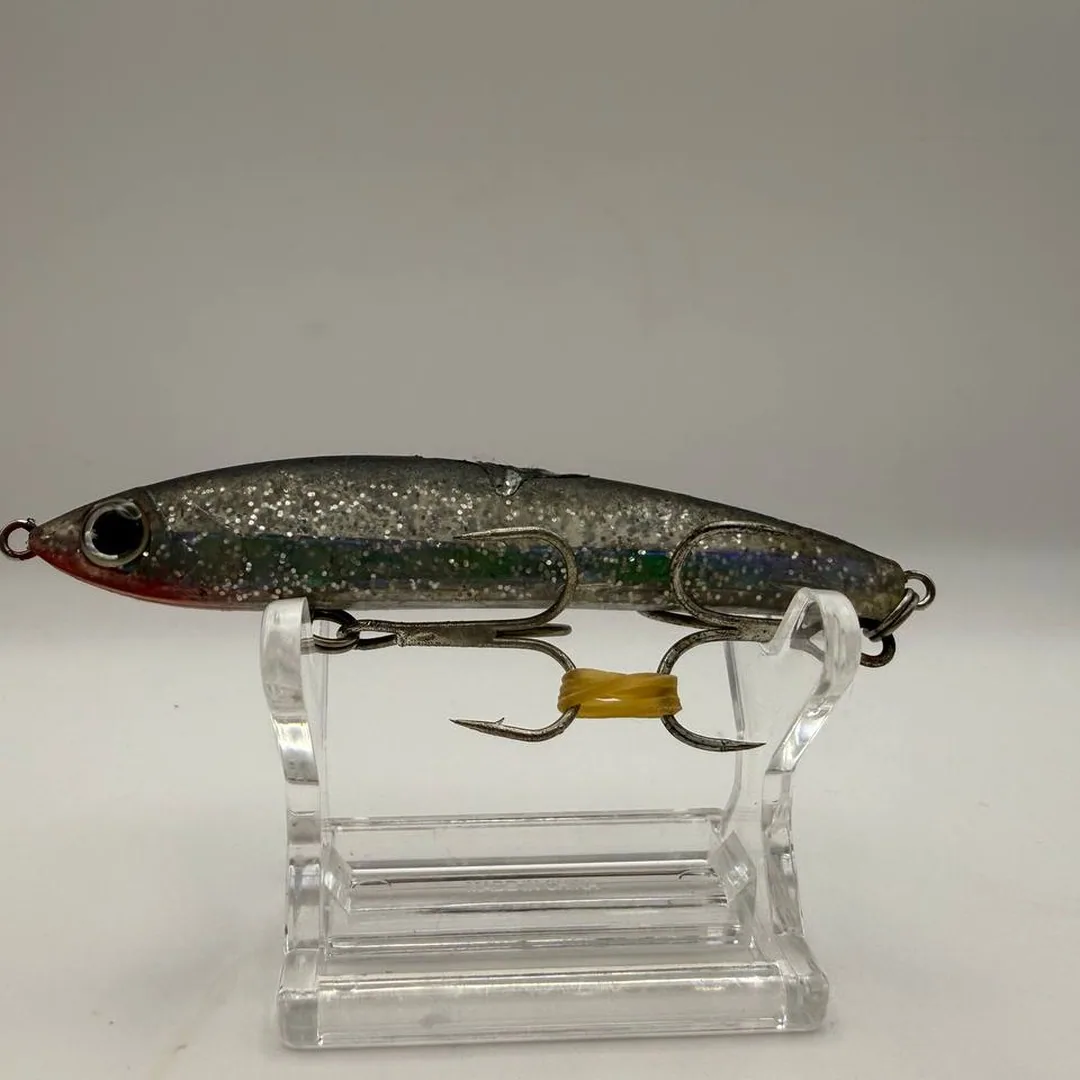 Srebrny wobler minnow z brokatem i czerwonym przodem — zdjęcie 1
