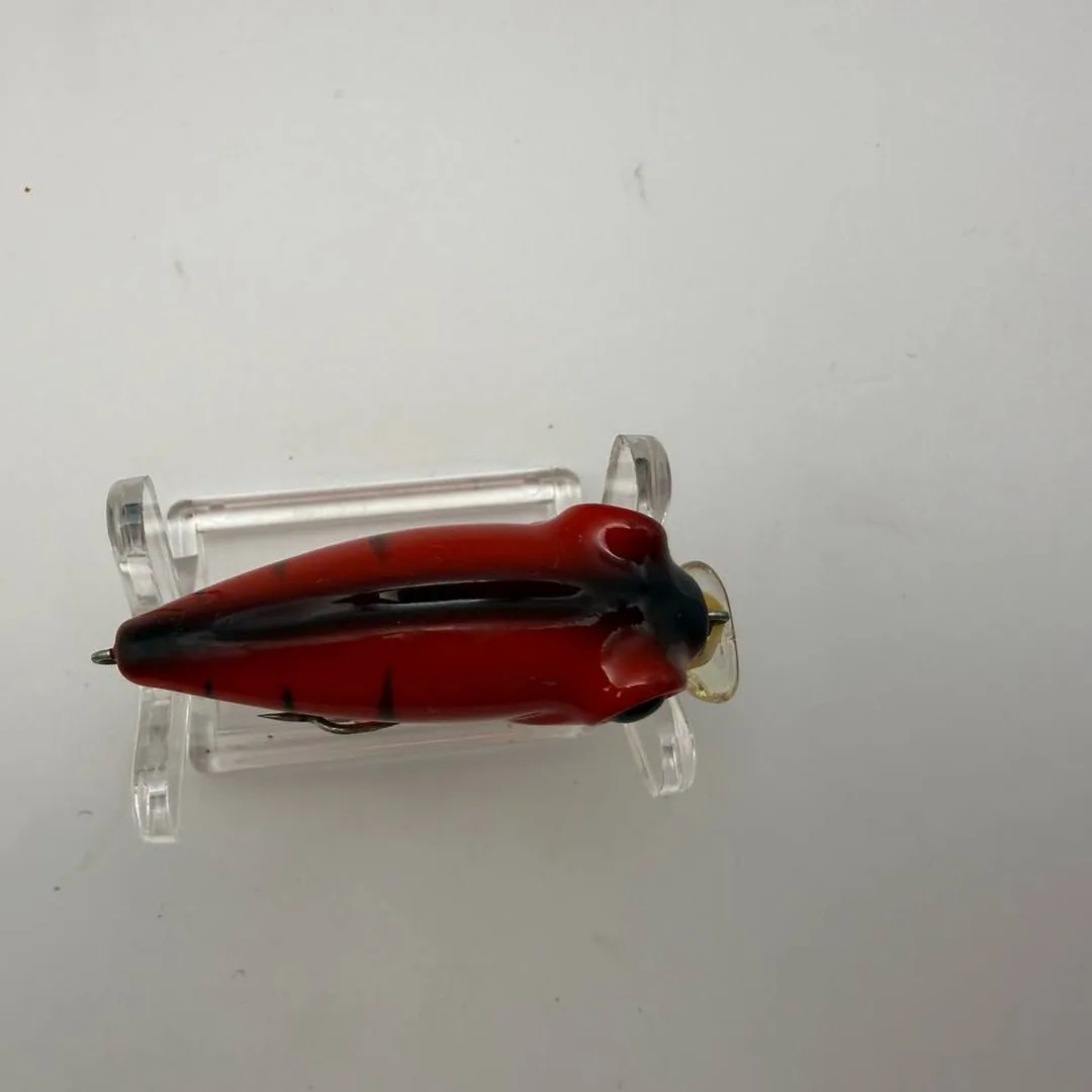 Wobler crankbait Cultiva, czerwony z czarnymi paskami — zdjęcie 3