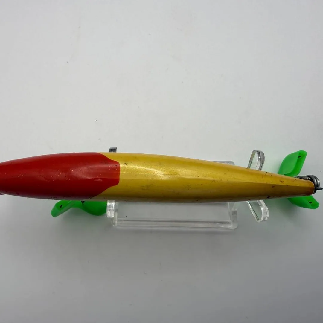 Wobler minnow złoty z czerwoną głową — zdjęcie 3