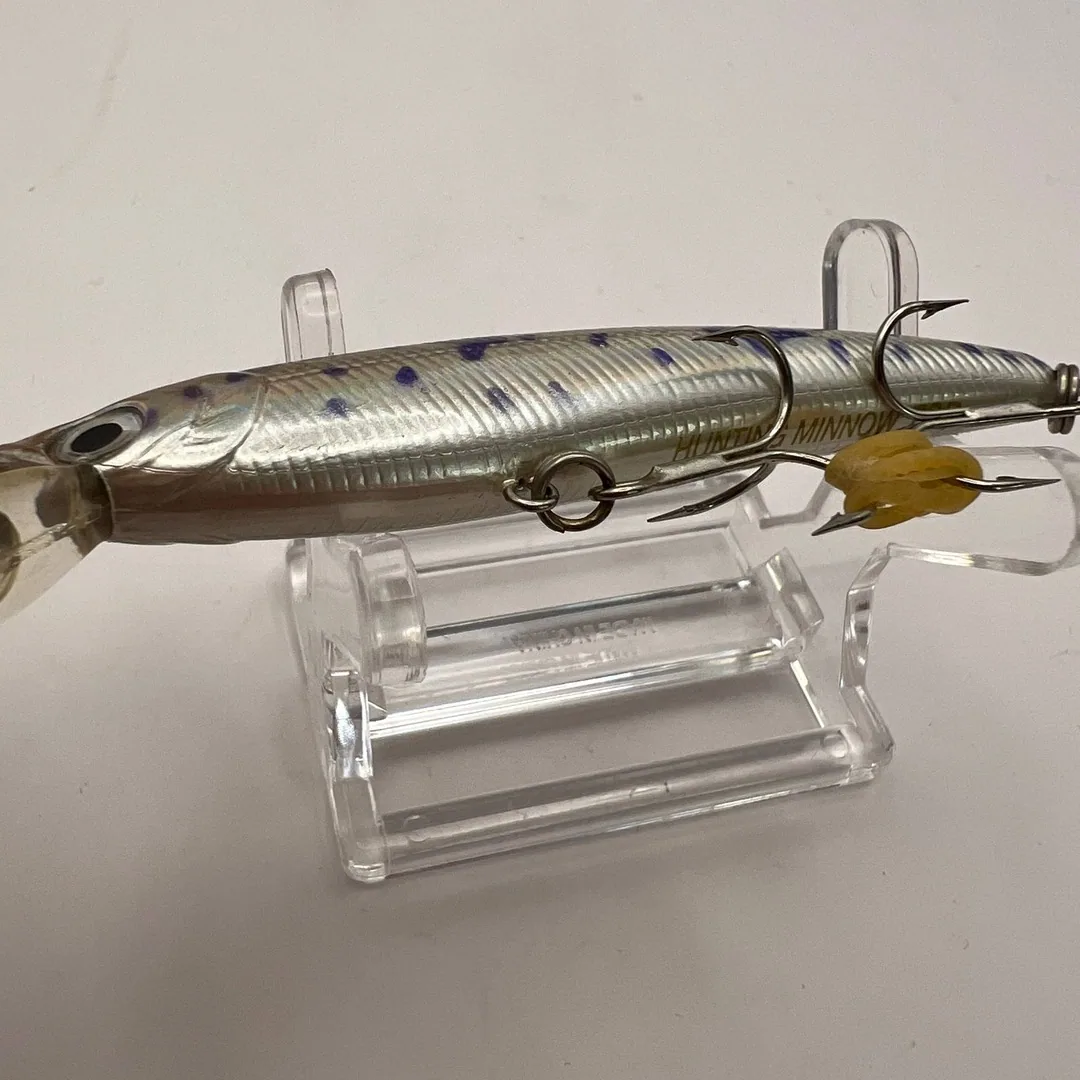 Wobler minnow Hunting Minnow, srebrny z niebieskimi plamkami — zdjęcie 3