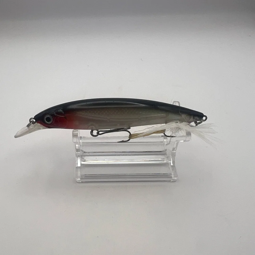 Wobler minnow czarny grzbiet, czerwony przód, srebrne boki — zdjęcie 1