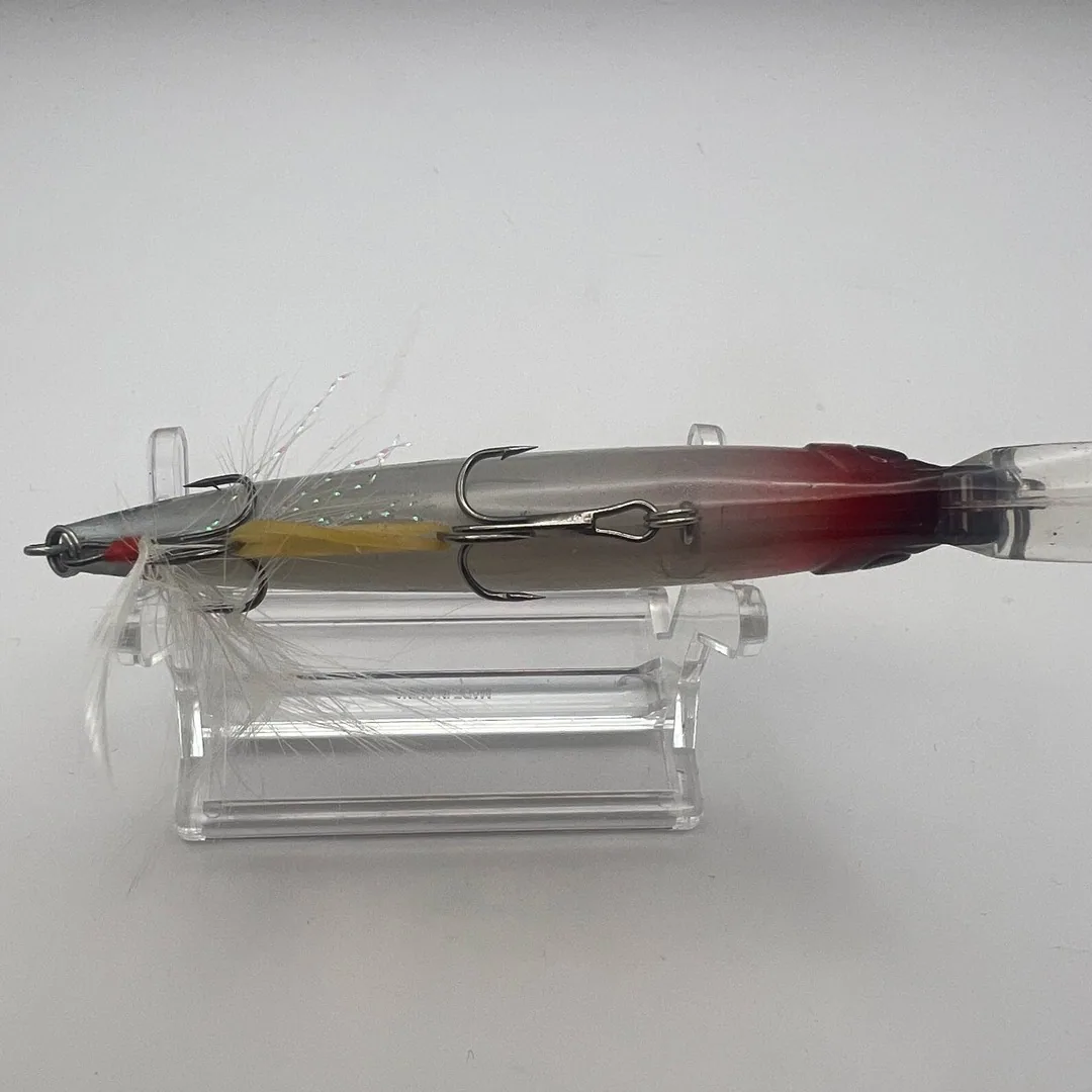 Wobler minnow czarny grzbiet, czerwony przód, srebrne boki — zdjęcie 3