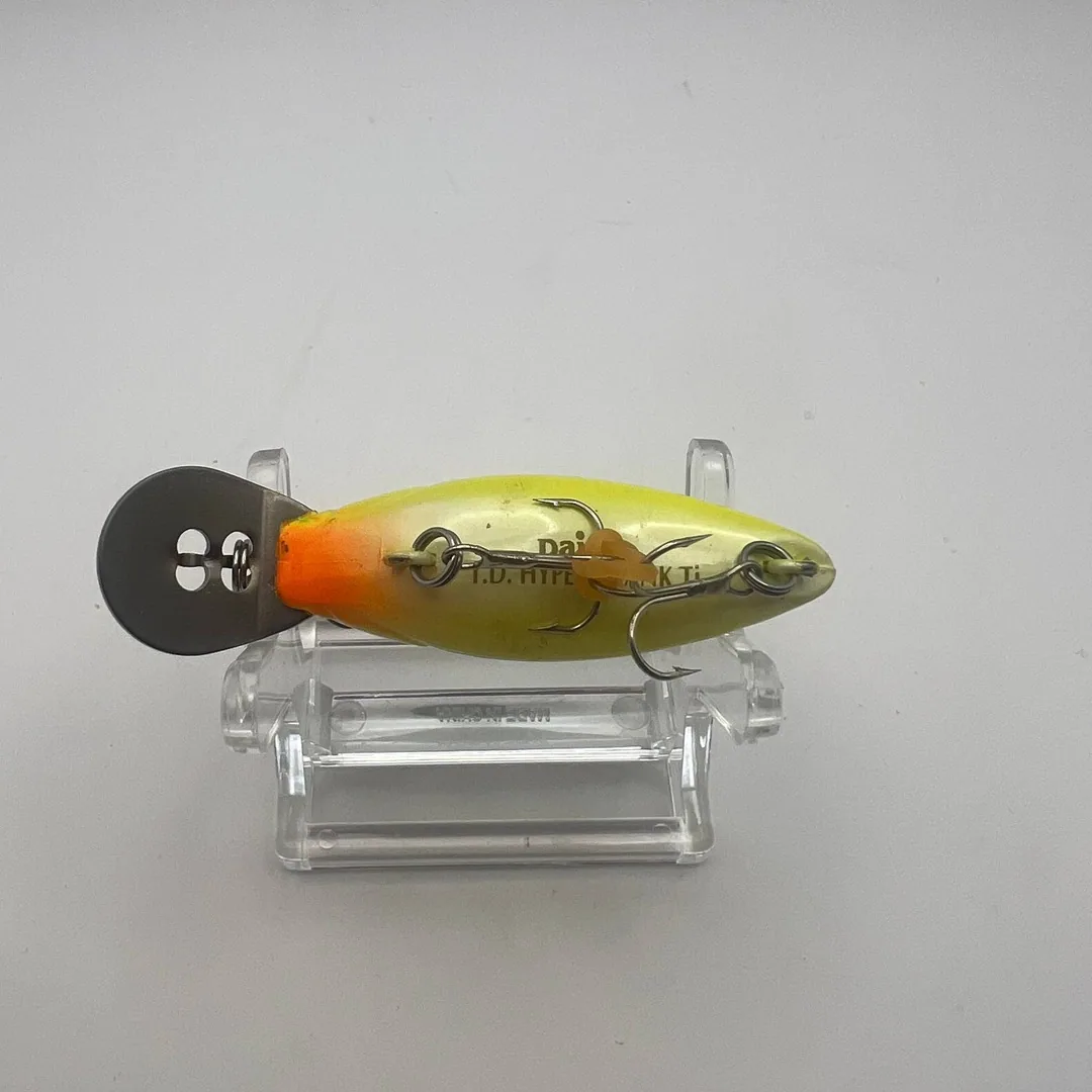 Wobler typu crankbait, zielono-żółty; Daiwa — zdjęcie 3