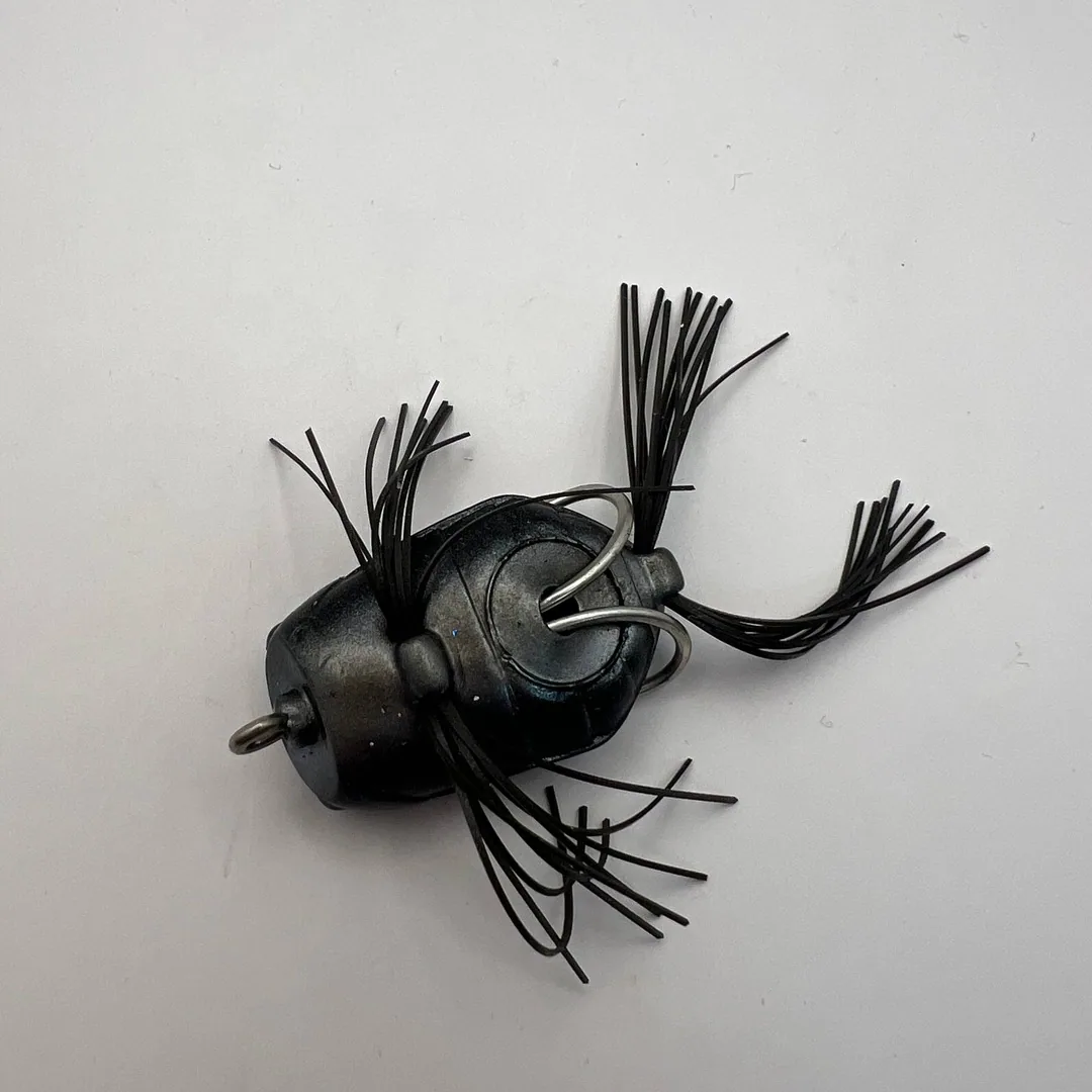 Przynęta żaba czarna z żółtymi akcentami, 30mm — zdjęcie 3