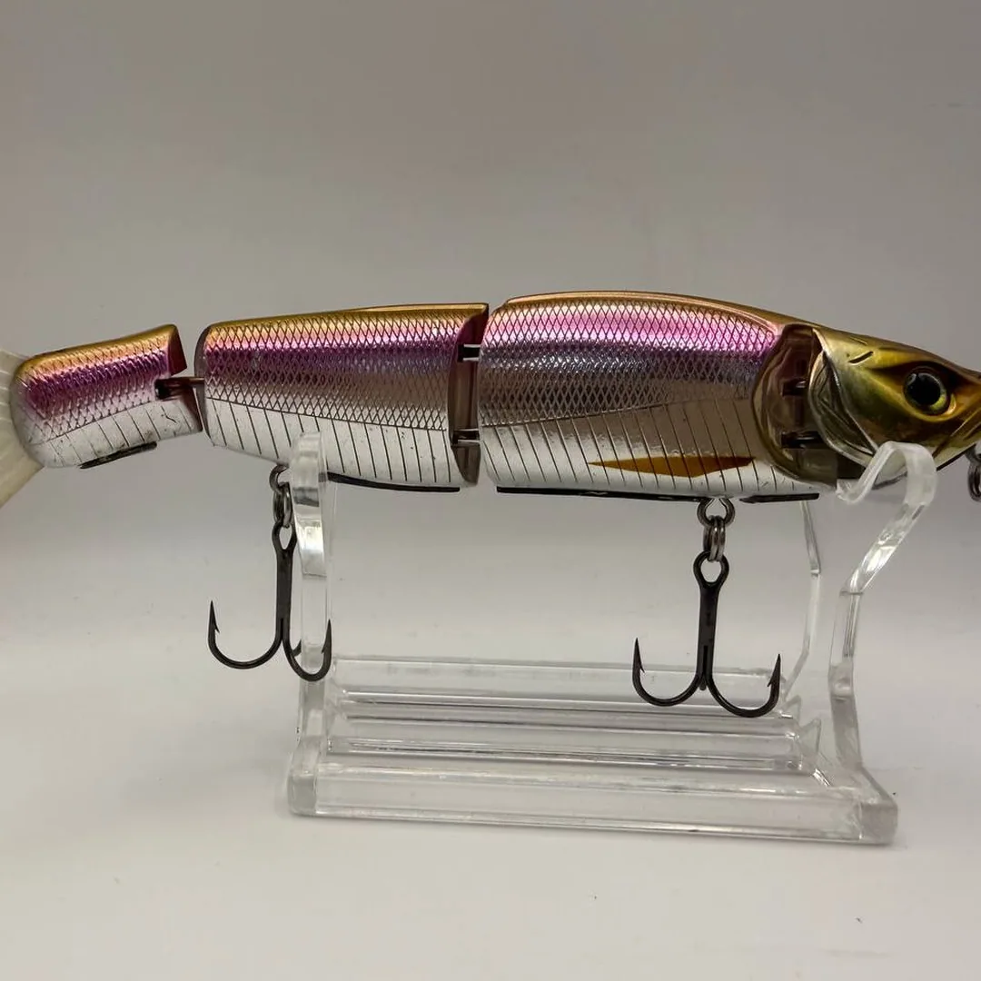 Segmentowany wobler minnow, złota głowa, różowy grzbiet — zdjęcie 2