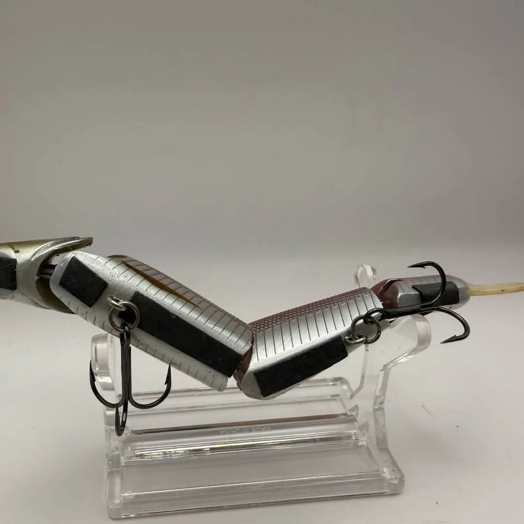 Segmentowany wobler minnow, złota głowa, różowy grzbiet — zdjęcie 4