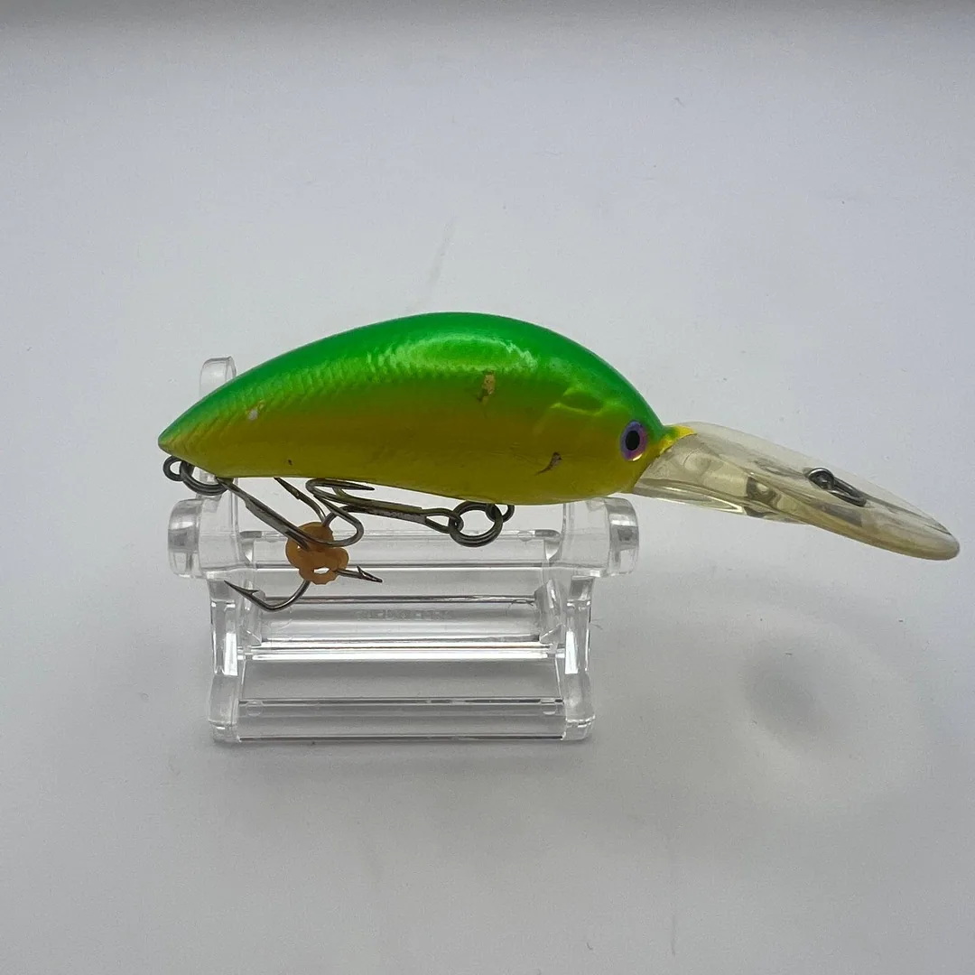 Wobler crankbait z zielonym grzbietem i żółtymi bokami — zdjęcie 2