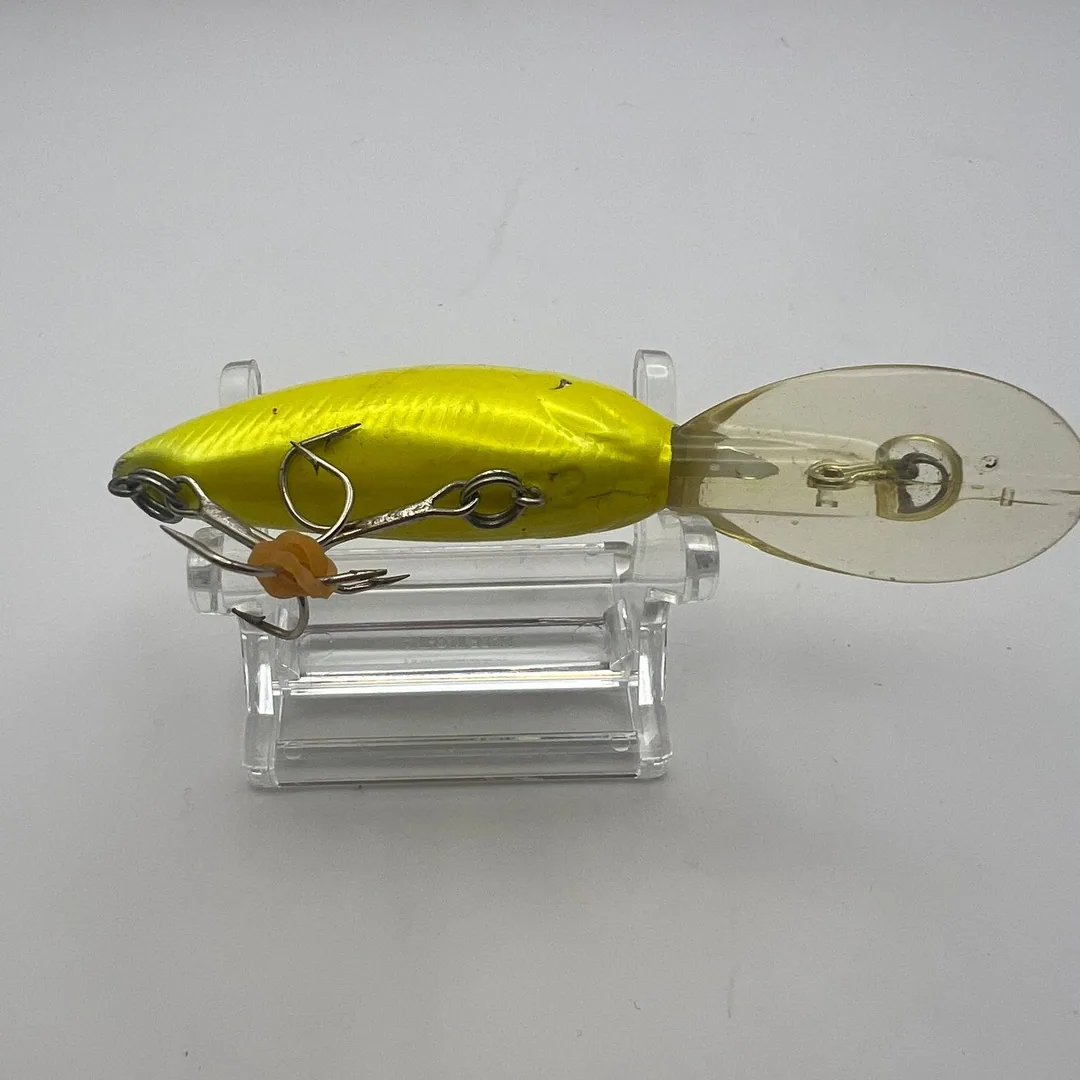 Wobler crankbait z zielonym grzbietem i żółtymi bokami — zdjęcie 3