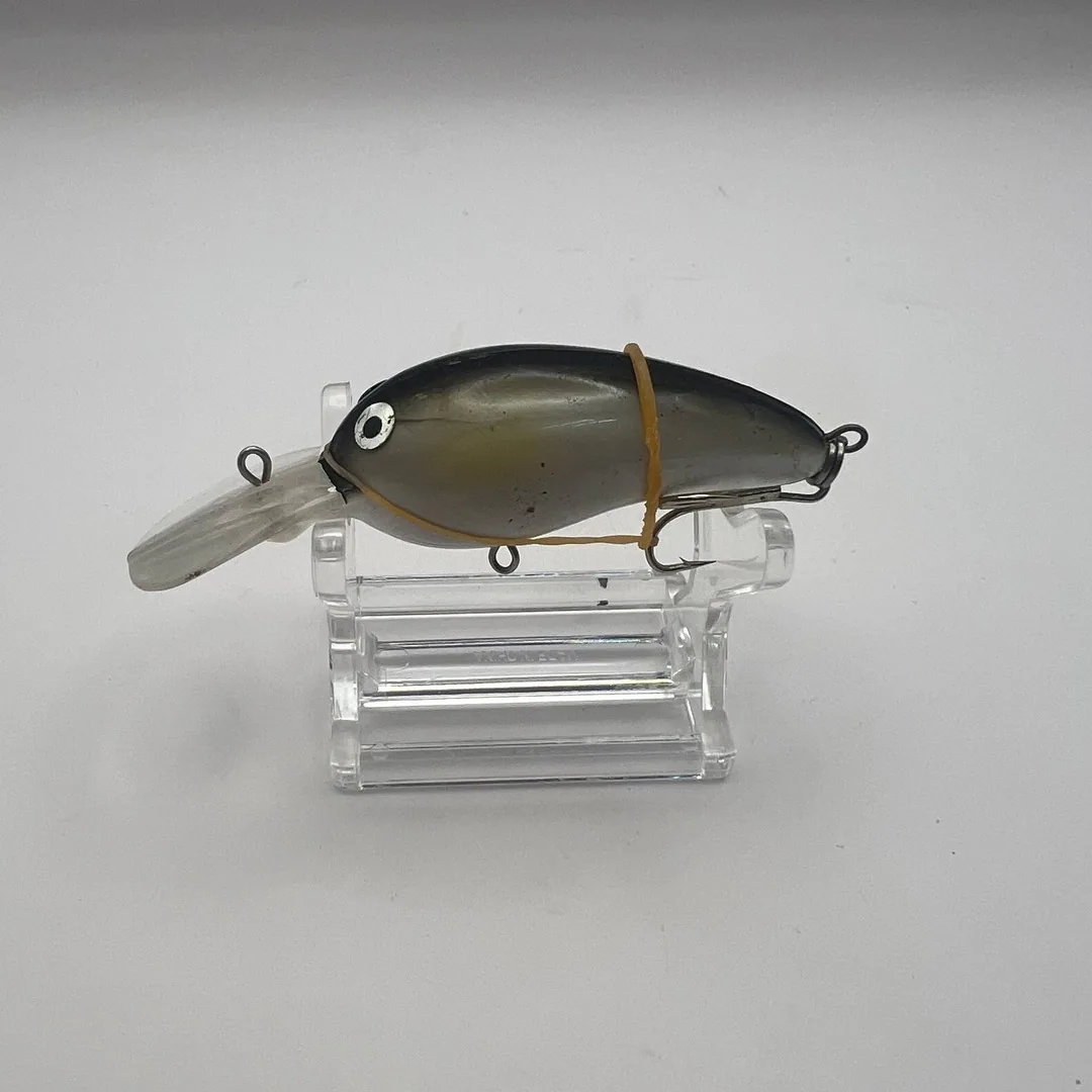 Crankbait z czarnym grzbietem i srebrnymi bokami — zdjęcie 1
