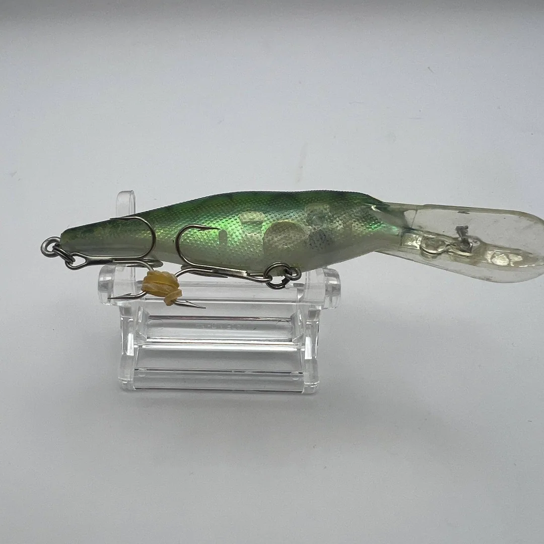 Wobler typu minnow, zielony grzbiet, złote boki — zdjęcie 3