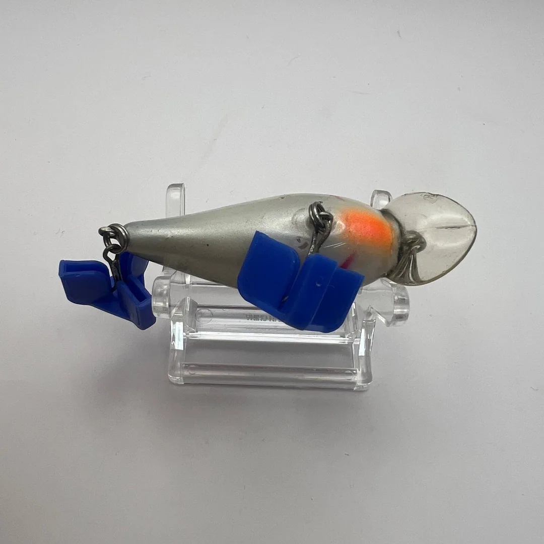Wobler crankbait srebrny z czerwonym akcentem — zdjęcie 3