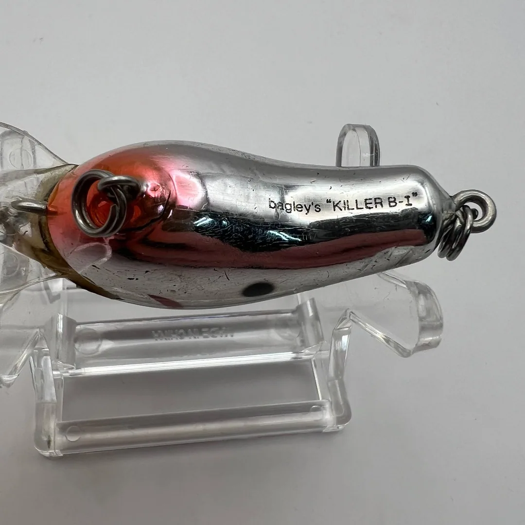 Wobler crankbait Bagley's Killer B-1 w ciemnym kolorze — zdjęcie 4