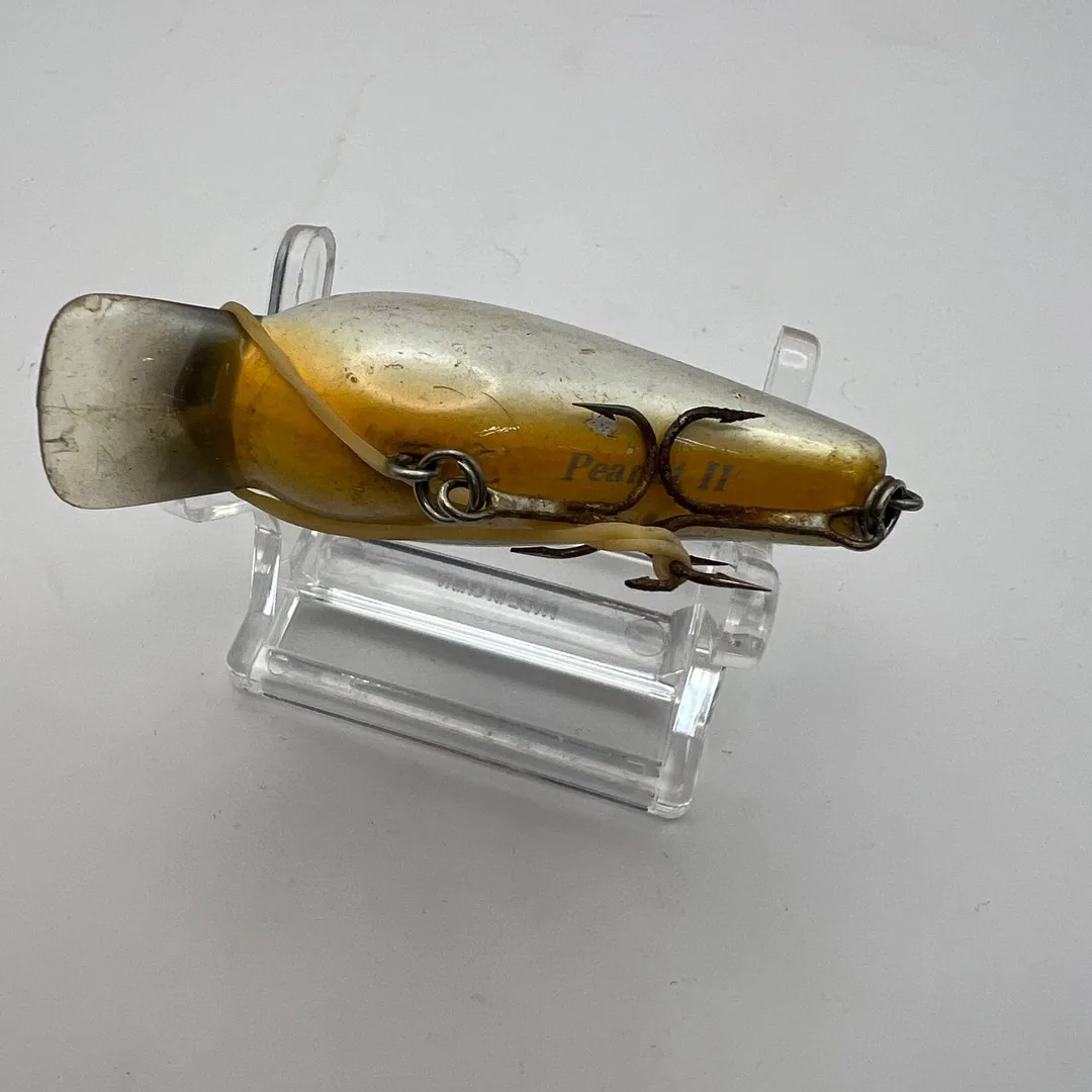 Wobler crankbait Daiwa Peanut 2, kolor ciemny z żółtym okiem — zdjęcie 3
