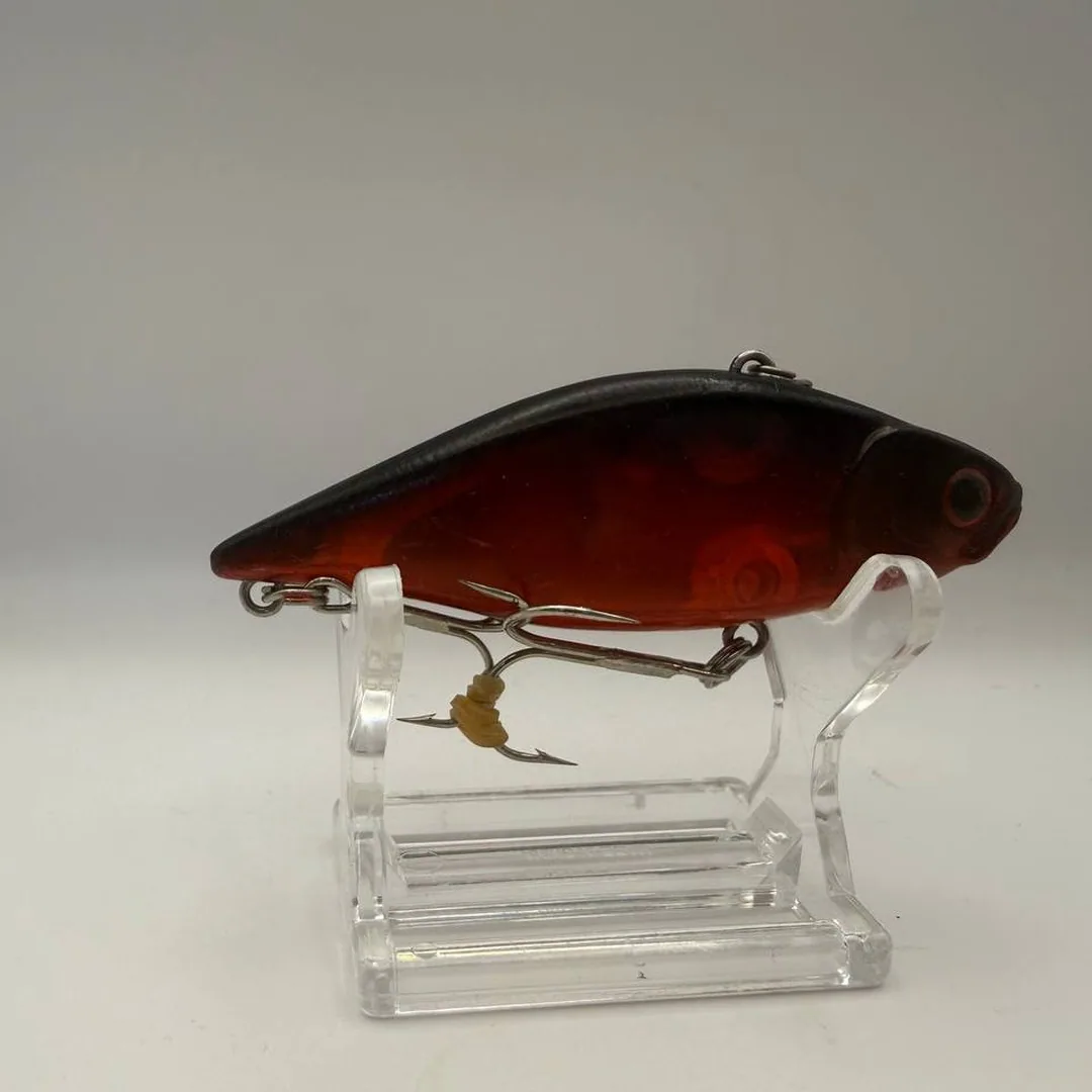 Lucky Craft LV-200, czerwono-czarna wibra lipless crankbait — zdjęcie 2