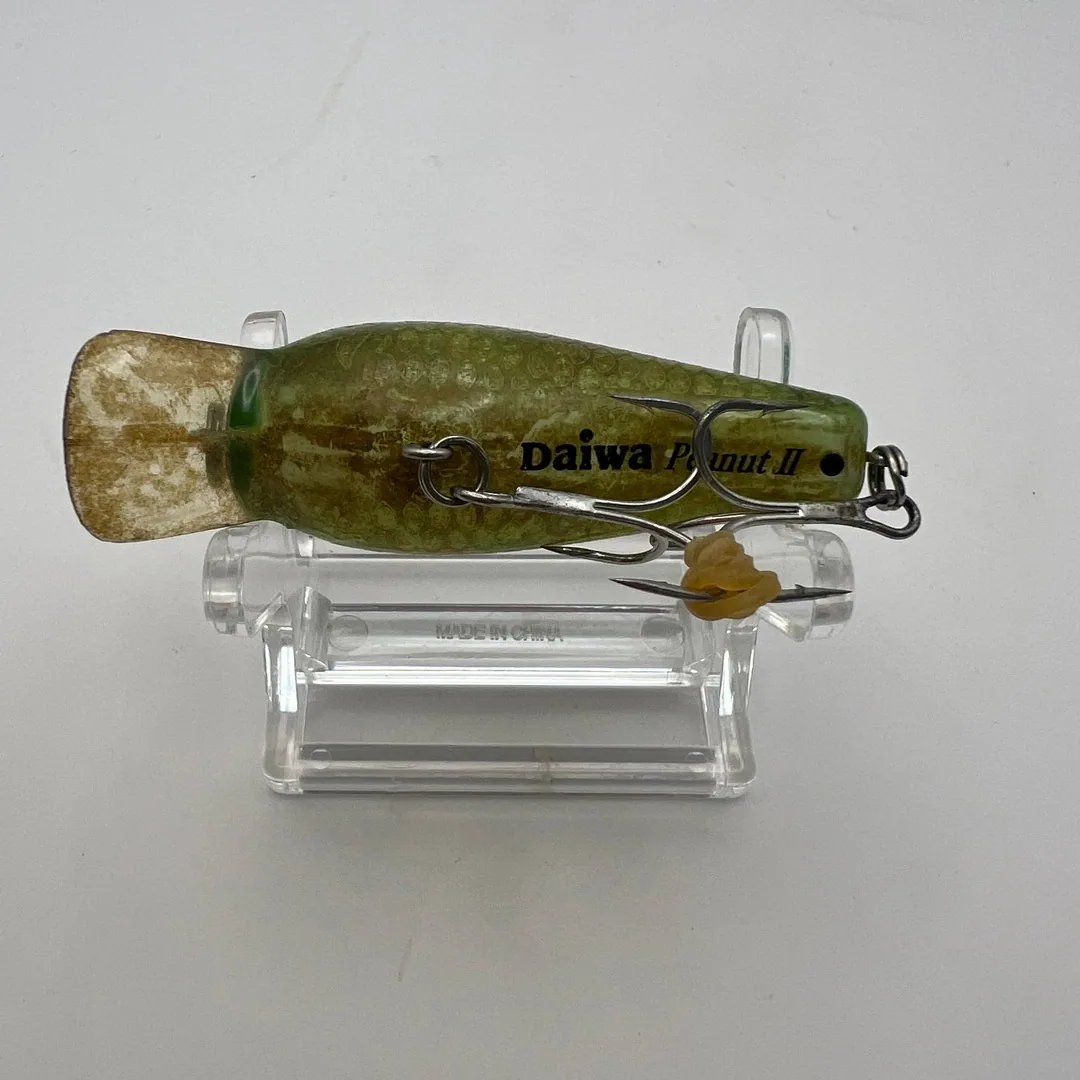 Wobler typu crankbait, zielono-żółty, Daiwa — zdjęcie 3