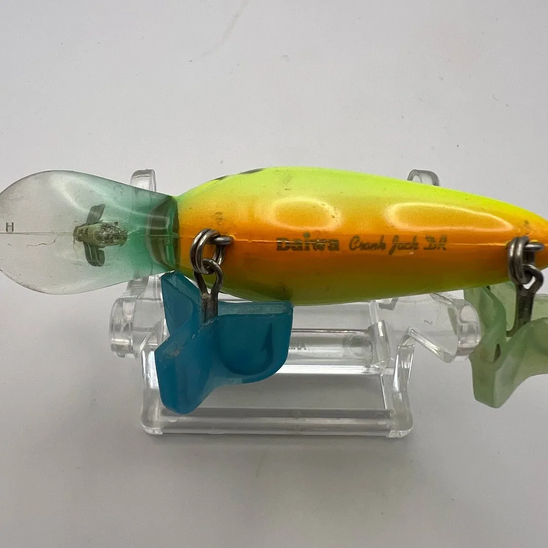 Wobler crankbait zielono-żółty Daiwa — zdjęcie 3