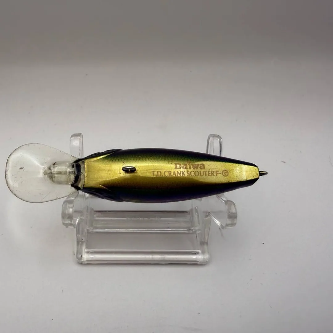 Wobler Daiwa TD Crank Scouter F, kolor ciemny zielono-fioletowy — zdjęcie 3
