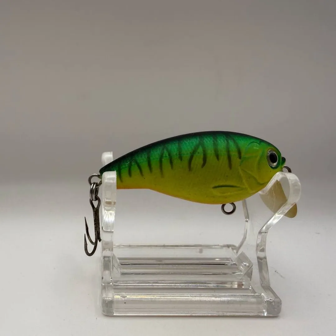 Wobler crankbait w zieleni i żółci marki Bass Busters — zdjęcie 2