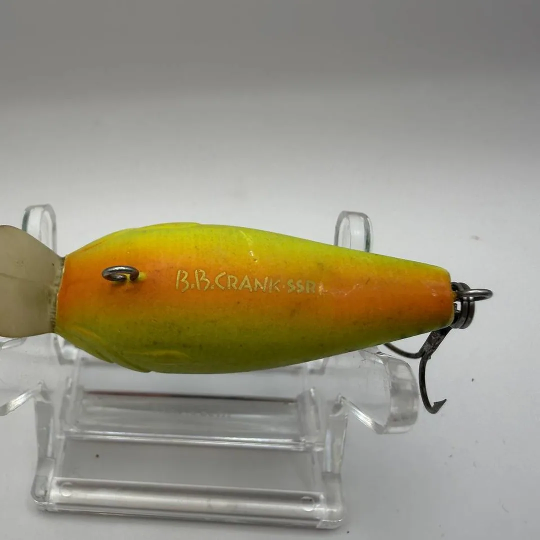 Wobler crankbait w zieleni i żółci marki Bass Busters — zdjęcie 3