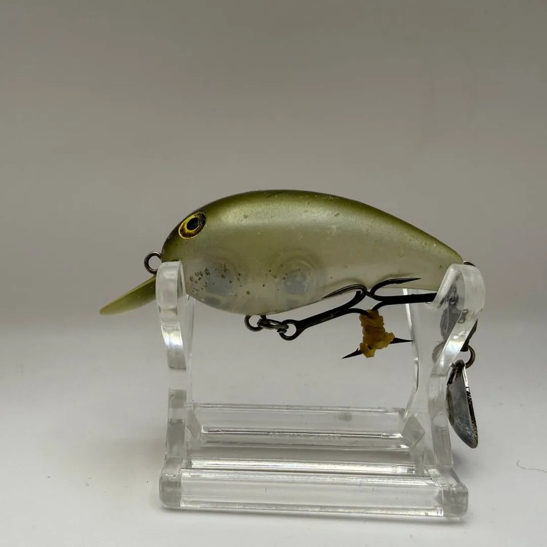 Wobler typu crankbait, oliwkowy Daiwa — zdjęcie 1