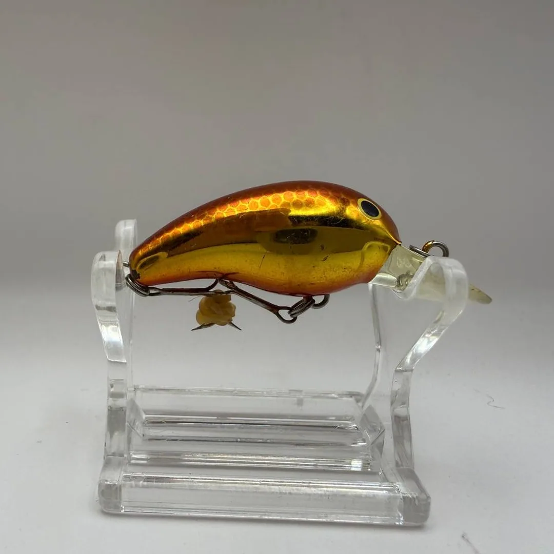 Wobler crankbait w kolorze złoto-pomarańczowym marki Daiwa — zdjęcie 2