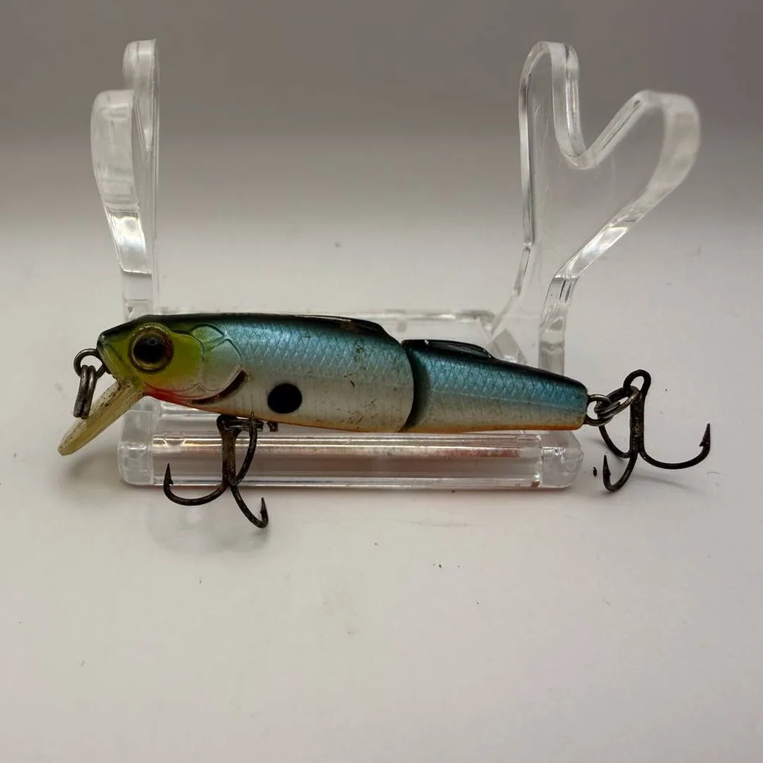 Wobler Strike Pro, realistyczne zabarwienie — zdjęcie 1