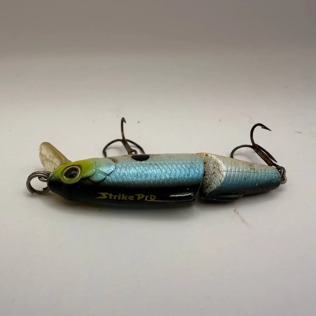 Wobler Strike Pro, realistyczne zabarwienie — zdjęcie 3