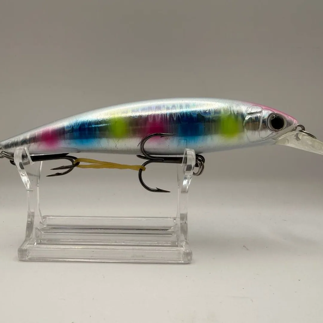 Wobler minnow WildScene, srebrny z kolorowymi plamami — zdjęcie 2