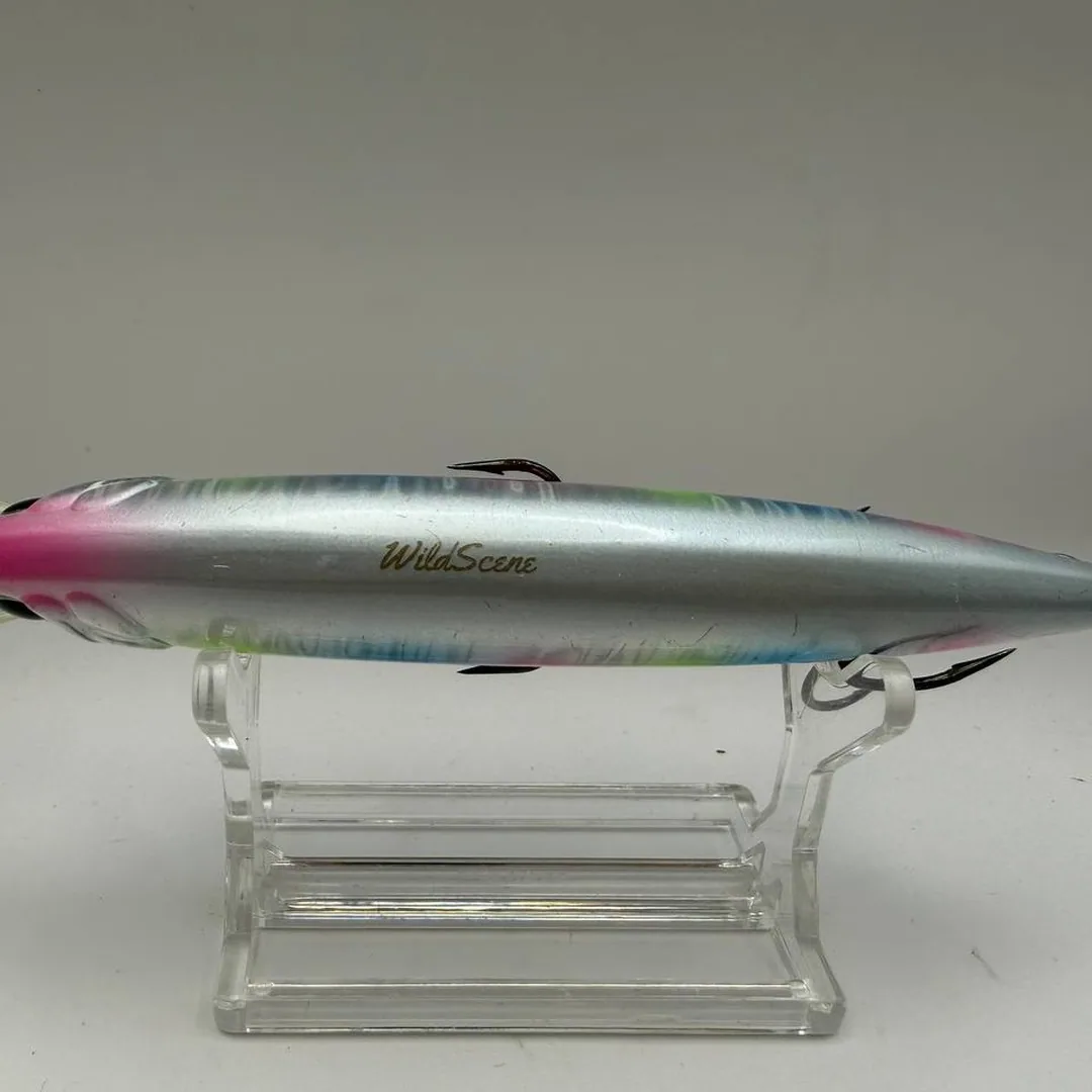 Wobler minnow WildScene, srebrny z kolorowymi plamami — zdjęcie 3