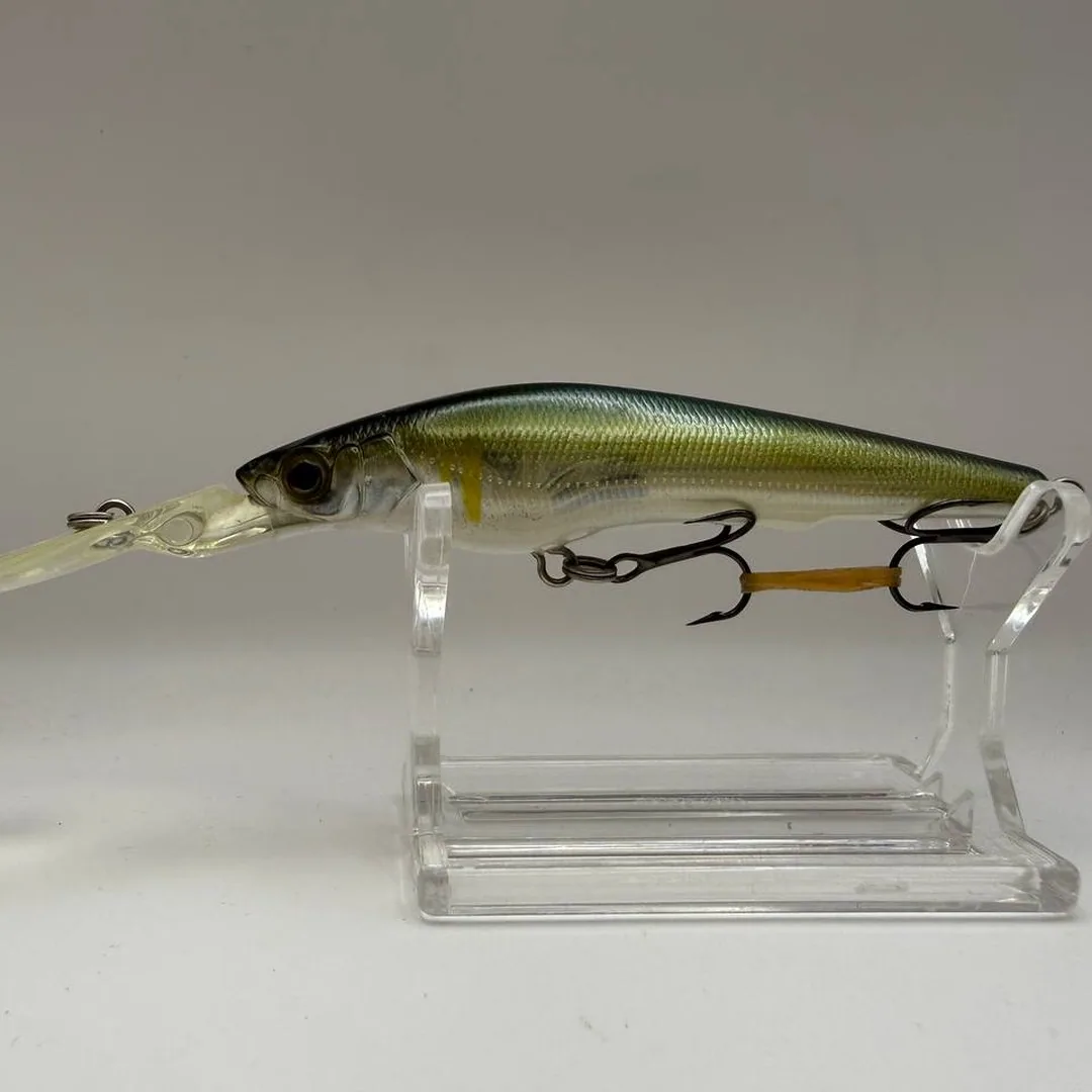 Wobler minnow, zielony grzbiet, złote boki — zdjęcie 1