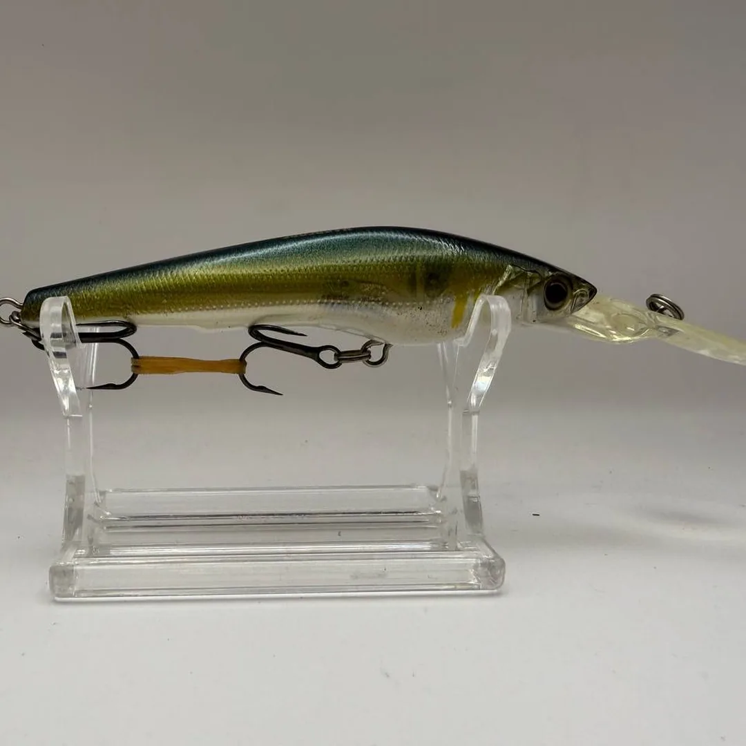 Wobler minnow, zielony grzbiet, złote boki — zdjęcie 2