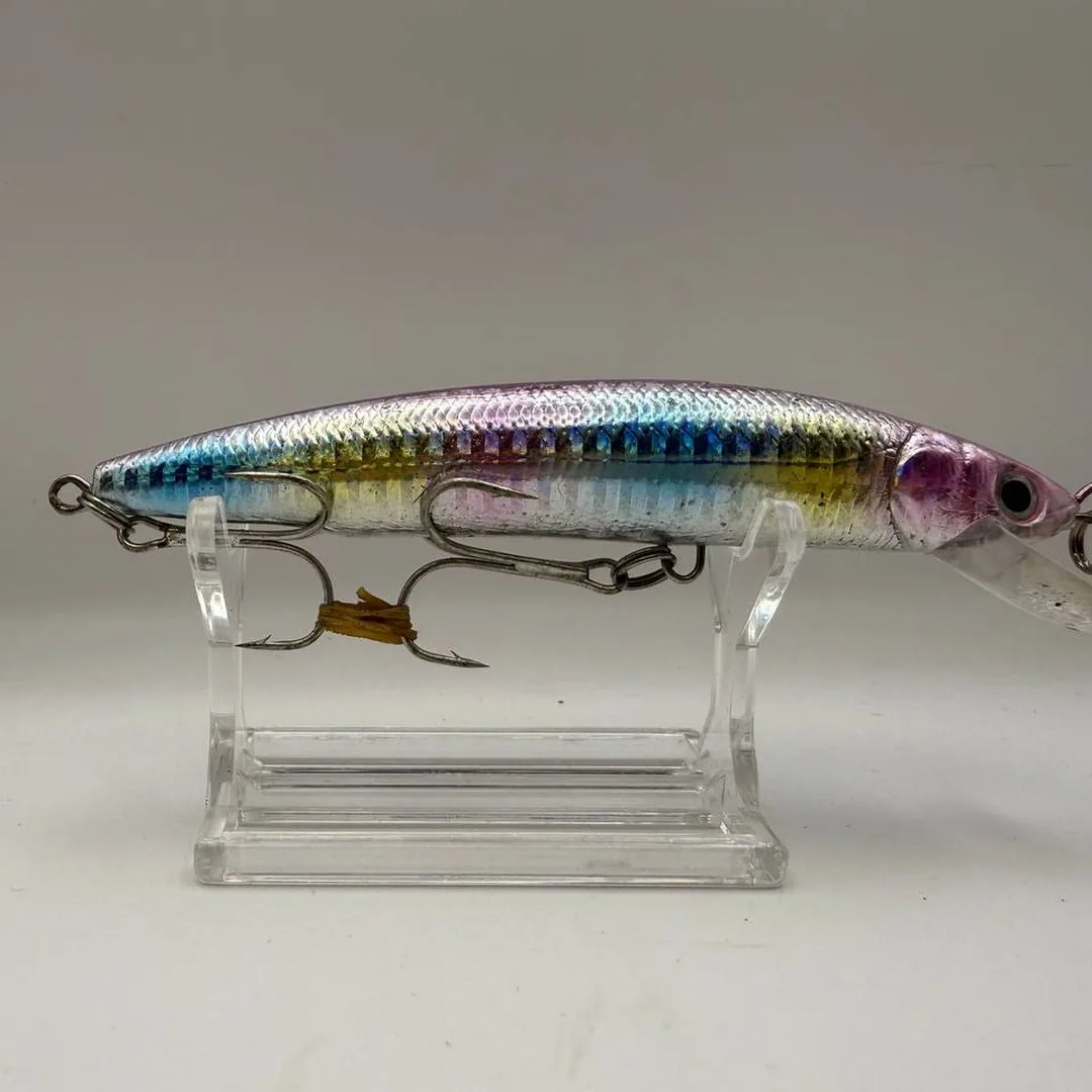Wobler minnow srebrny z niebieskimi i żółtymi akcentami — zdjęcie 2