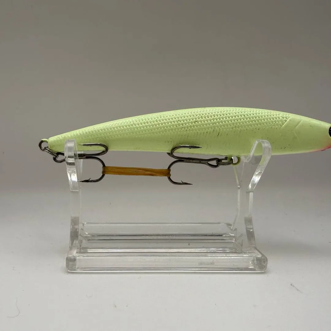 Wobler minnow jasnozielony z czerwonym przodem — zdjęcie 2