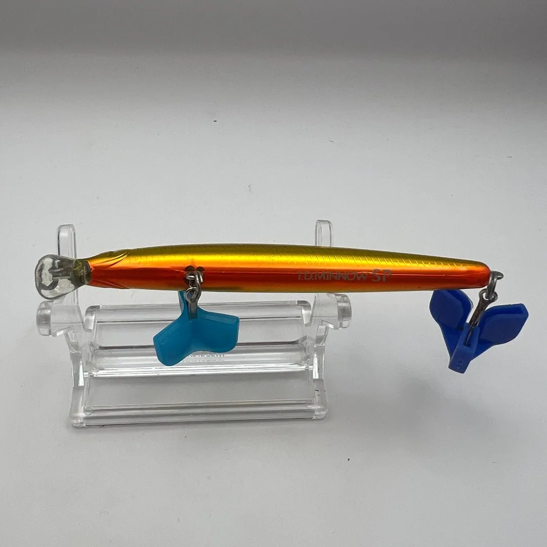 Wobler typu minnow, złoty kolor, Daiwa — zdjęcie 3