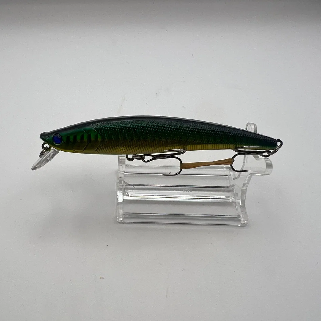Wobler minnow, zielony grzbiet, złote boki — zdjęcie 1
