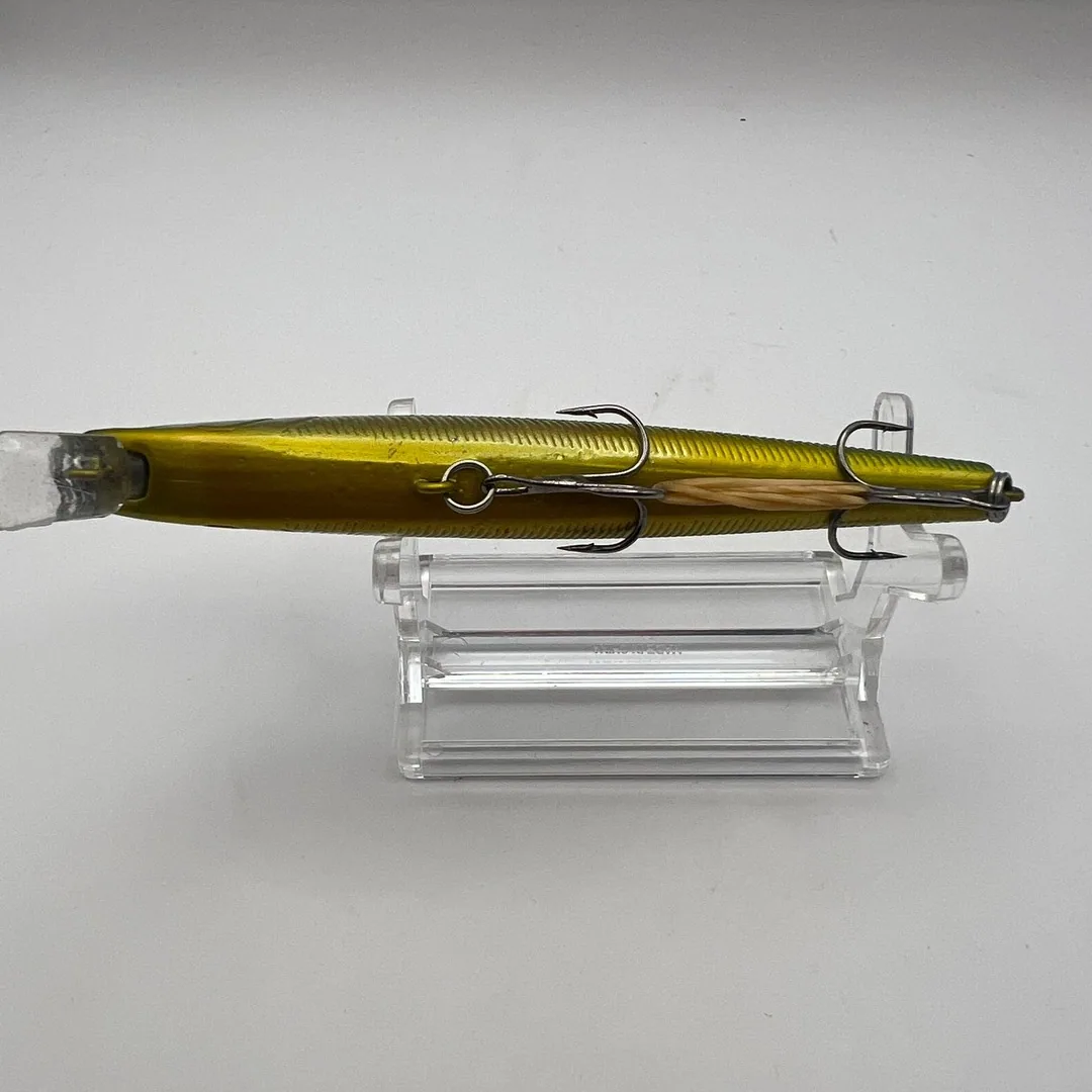 Wobler minnow, zielony grzbiet, złote boki — zdjęcie 3