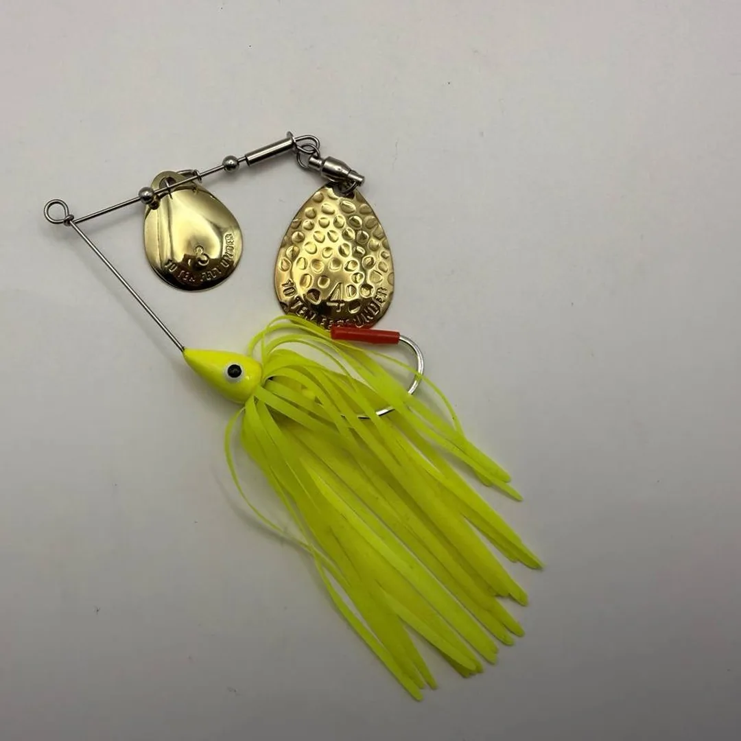 Spinnerbait żółty z dwoma obrotowymi skrzydełkami — zdjęcie 1