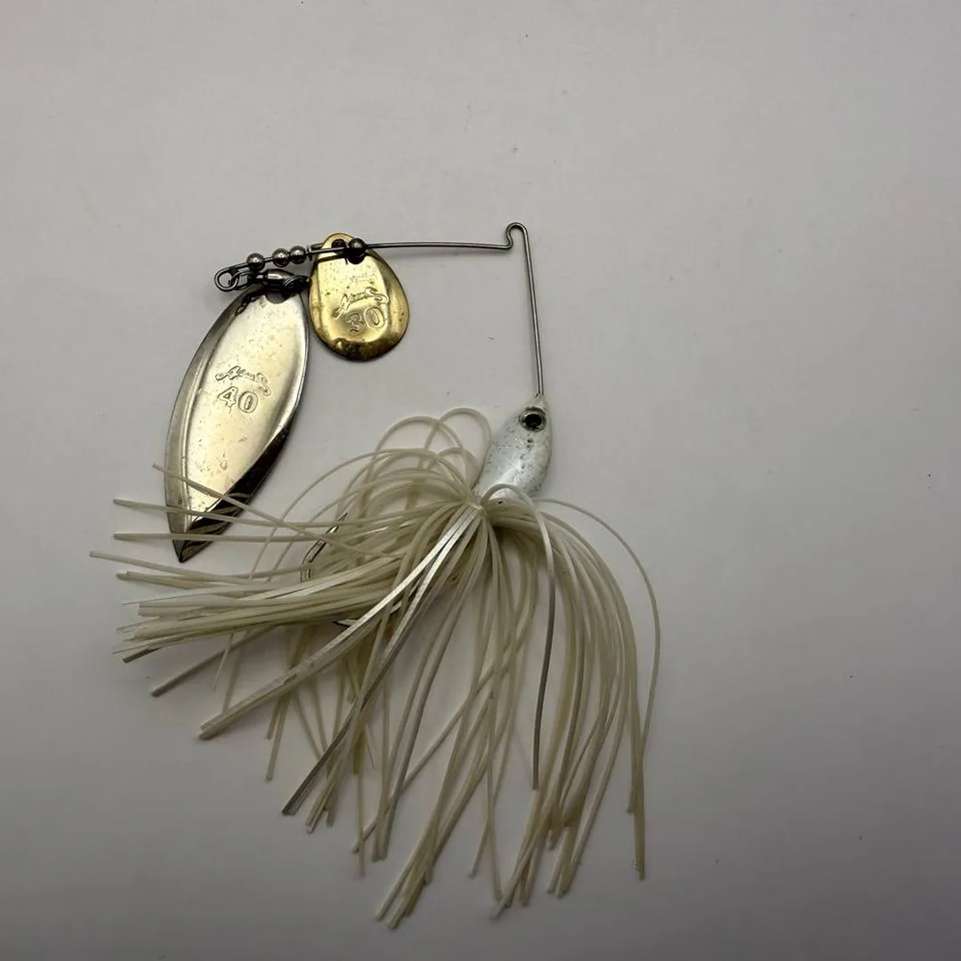 Spinnerbait z dwoma błystkami, kolor biały — zdjęcie 1