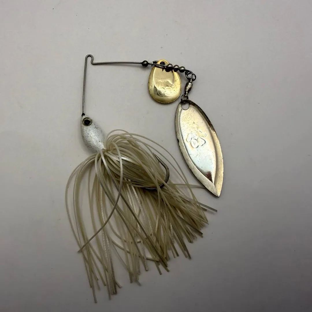 Spinnerbait z dwoma błystkami, kolor biały — zdjęcie 2